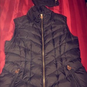 Michael Kors last with detachable hood